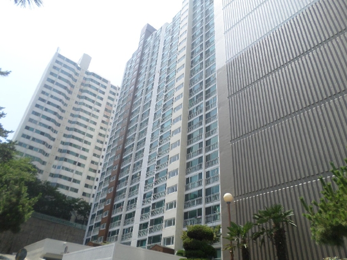 본건 전경(단지 내 남동측에서 촬영)