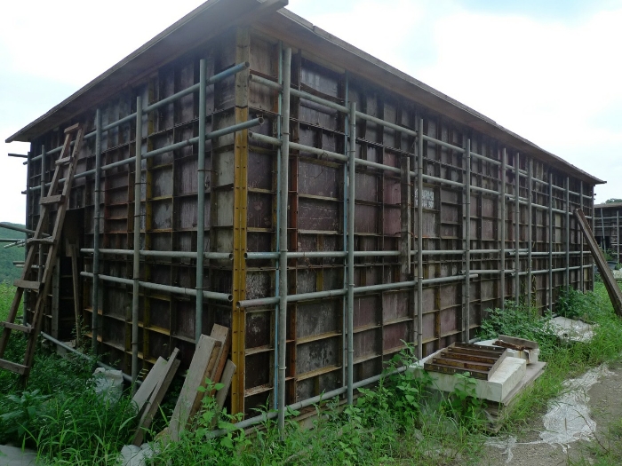 본건 지상 제시외구축물