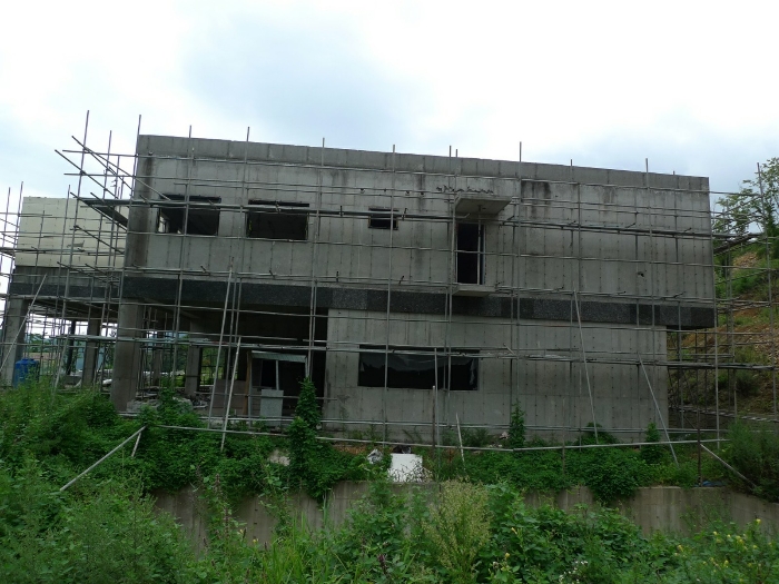 본건 지상 제시외건물