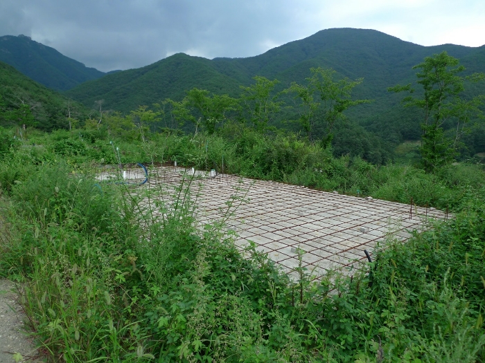 본건 지상 제시외구축물
