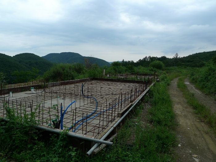 본건 지상 제시외구축물