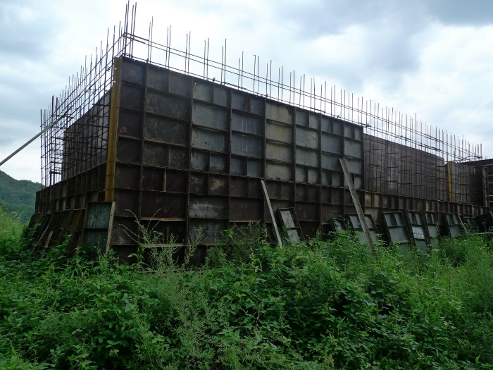 본건 지상 제시외구축물