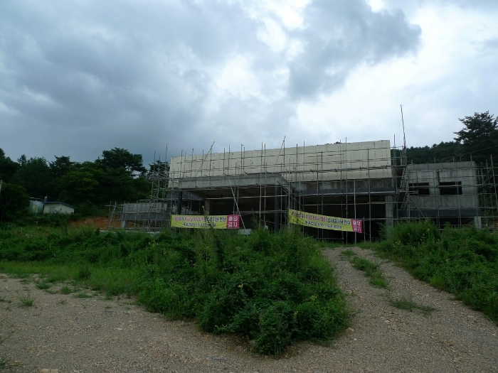 본건 지상 제시외건물