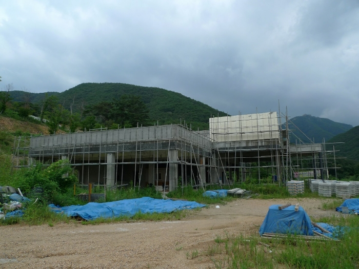 본건 지상 제시외건물