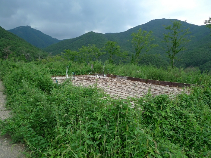 본건 지상 제시외구축물