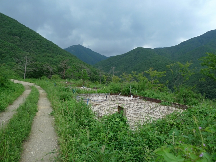본건 지상 제시외구축물