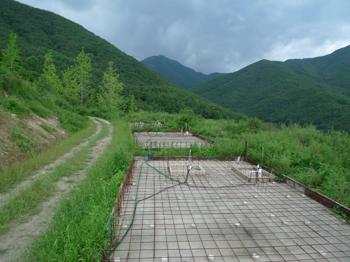 본건 지상 제시외구축물