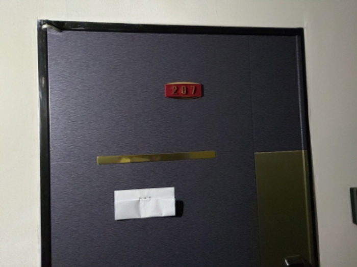 2층 207호 현관문 전경