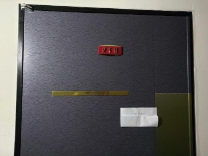 2층 210호 현관문 전경