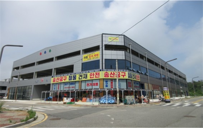 [      남서측에서 촬영      ]