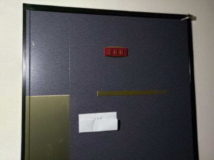 2층 206호 현관문 전경