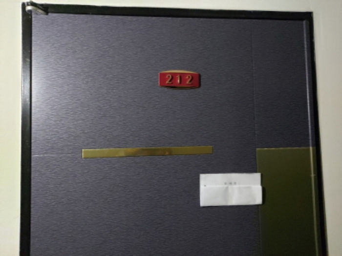 2층 212호 현관문 전경
