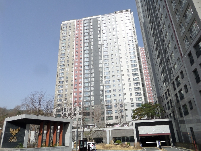 남동측에서 촬영