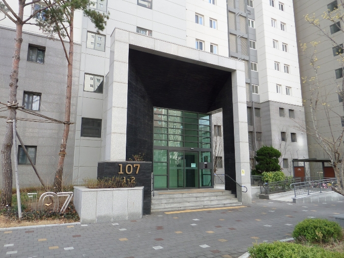 107동 1-2라인 출입구