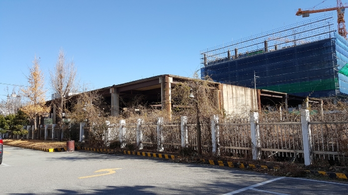 본건 전경(남서측에서 촬영)
