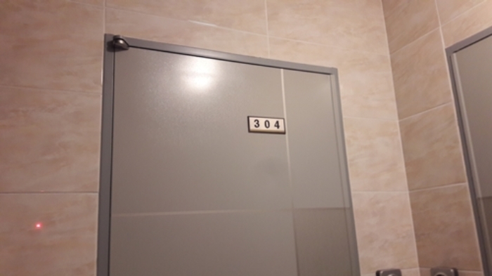 304호 현관