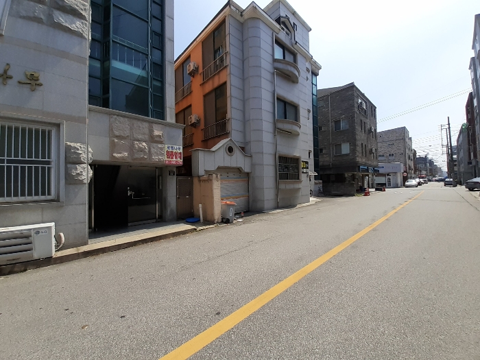 대상물건(남서측 인근에서 촬영)