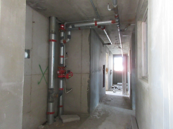 【 본 건 4층 복도 】