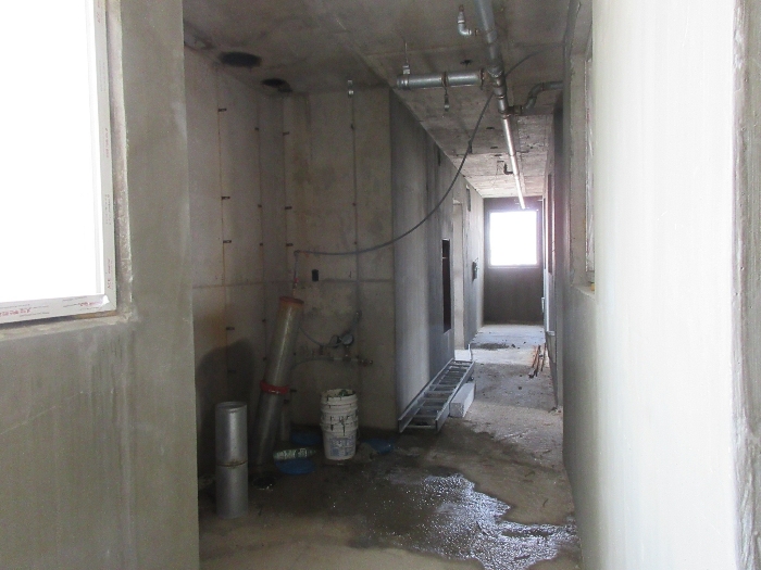 【 본 건 10층 복도 】