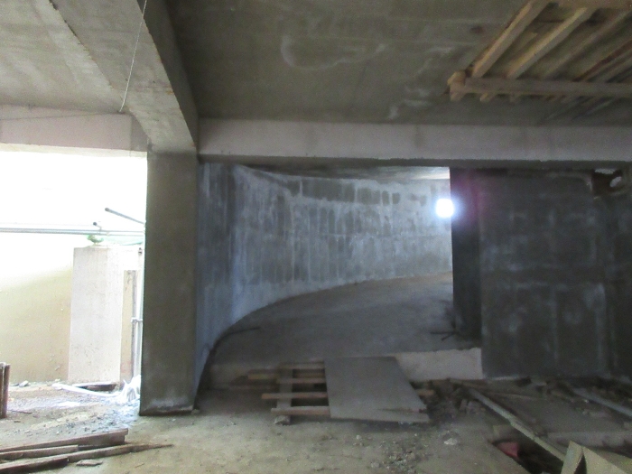 【 본 건 1층 】