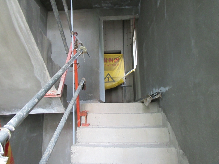 【 본 건 3층 】