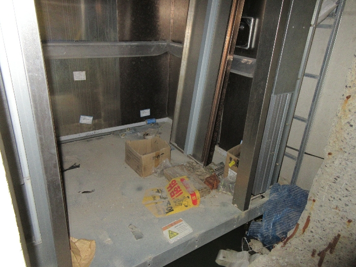 【 본 건 1층 】