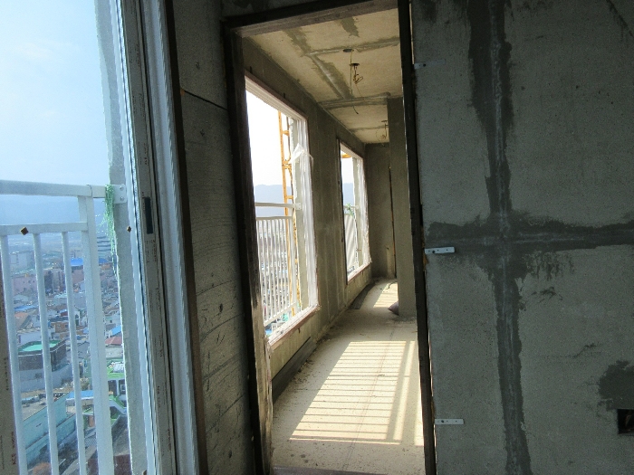 【 본 건 기호 28 - 1004호 】