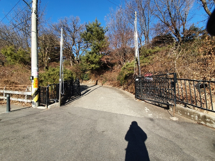 진입로 및 대문(ㅁ)