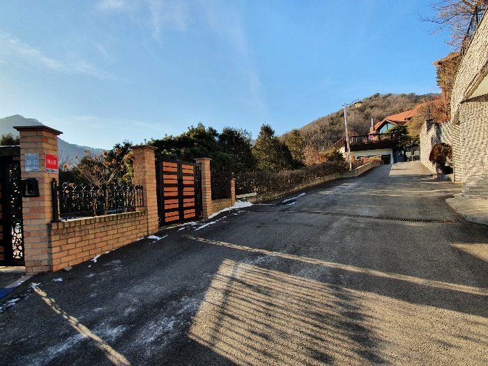 본건 후면 (북동측 인근)