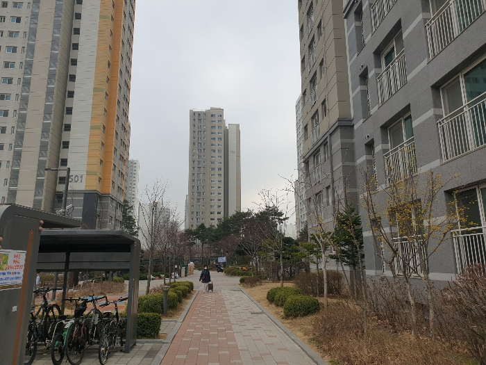 주위 환경
(남서측에서 촬영)