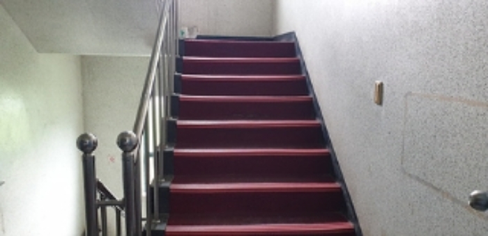 2번 부동산 2,3,4층 통행계단 모습