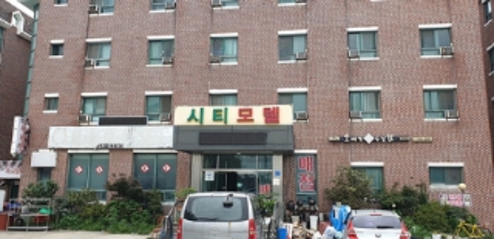 본 부동산 주출입구 및 주변 모습