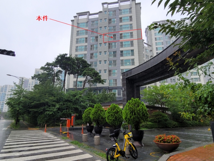 본 건  남 동 측  전 경