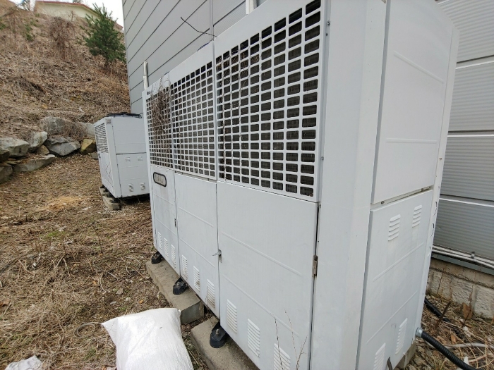 건물 기호6의 냉동설비(air cooled condenser)