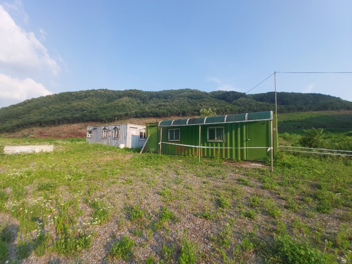 제시외물건-기호(4) 지상에 소재함