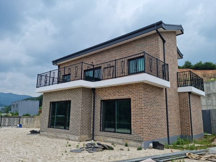 본건 남동측에서 촬영