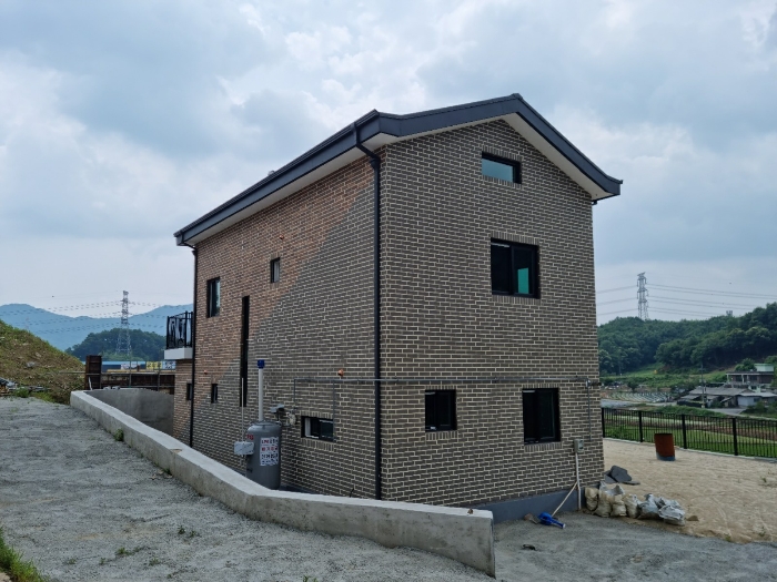 본건 북서측에서 촬영