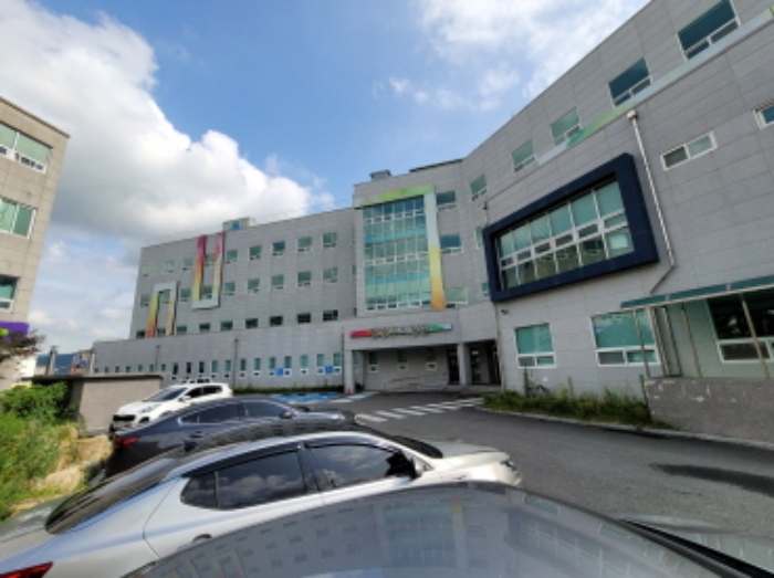 병원 가운데 전면부 전경