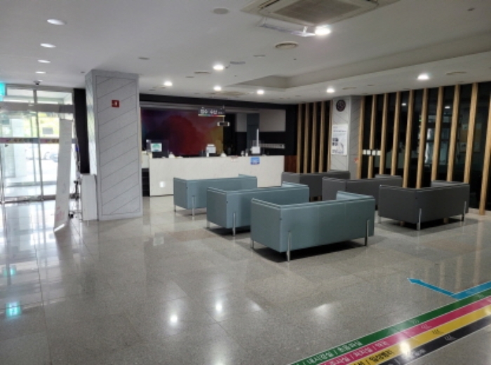 병원 내부 1층 홀 전경