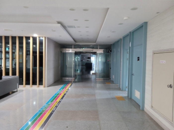 병원 내부 1층 전경