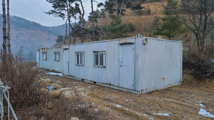 이동이 용이한 컨테이너 2개동