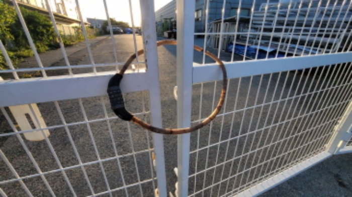 목록 부동산 출입문의 잠겨있는 시건장치(1회차 방문 시 촬영)