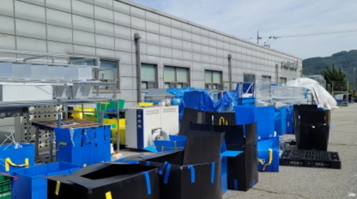 목록 3. 공장 건물 전면