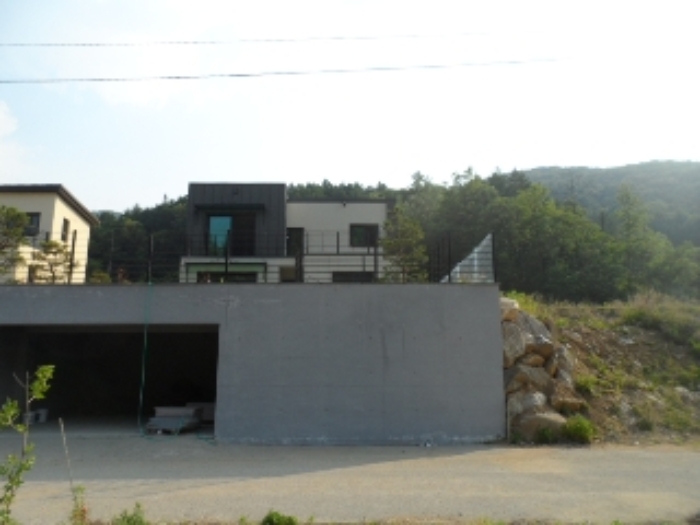 목록1,18 지상에 있는 제시외 2층 건물 현황 사진