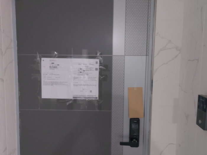 301호 현관문 전경