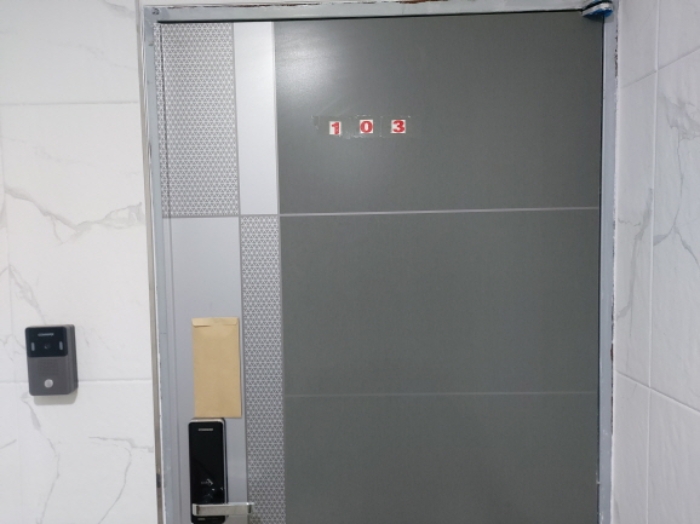 103호 현관문 전경