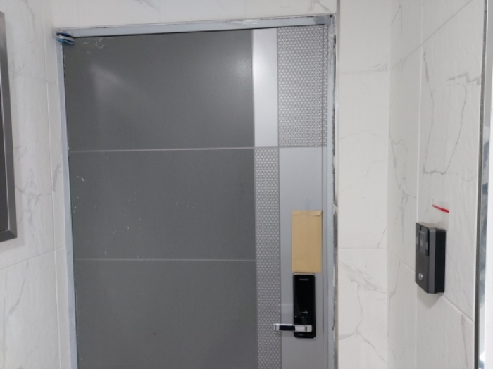 101호 현관문 전경