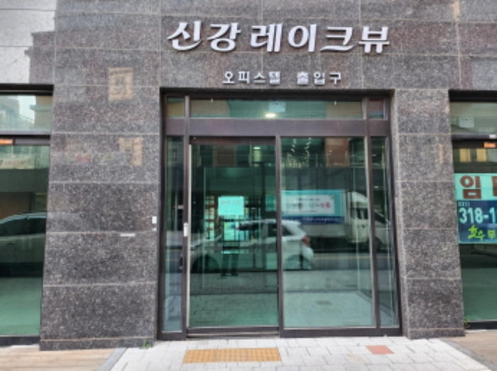 주출입구