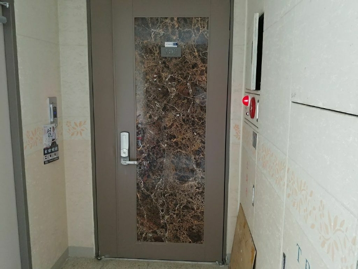 [502호 출입문 전경]