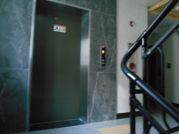 3층 엘리베이터 및 복도